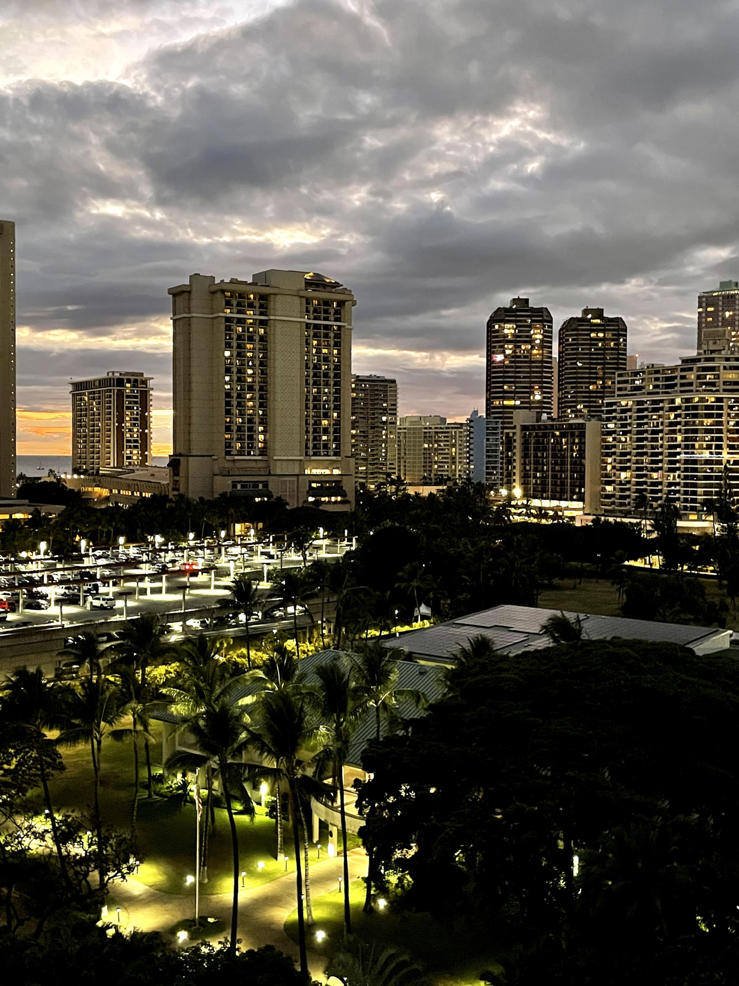 Relaxing 4 Star Luana Waikiki Hotel w/Park View - Image 44