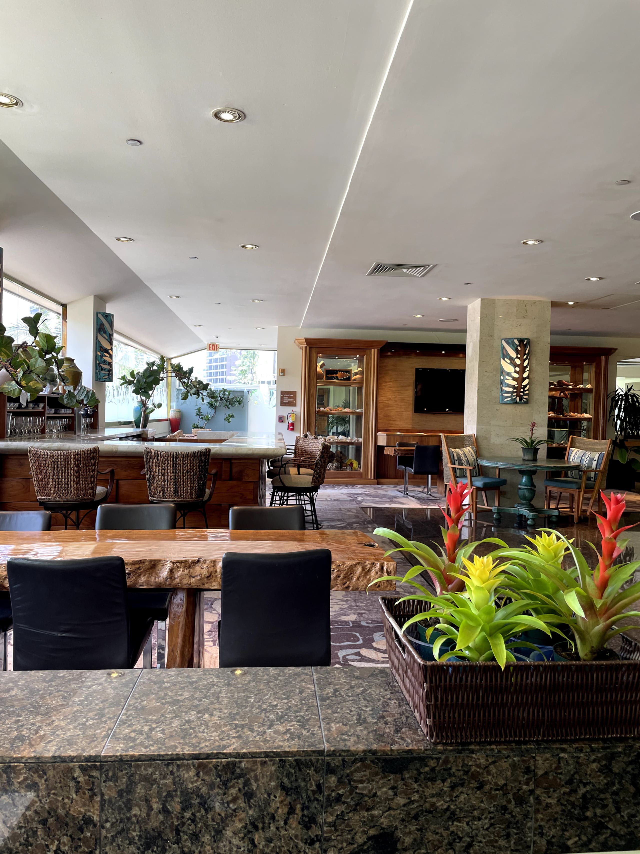 Relaxing 4 Star Luana Waikiki Hotel w/Park View - Image 55