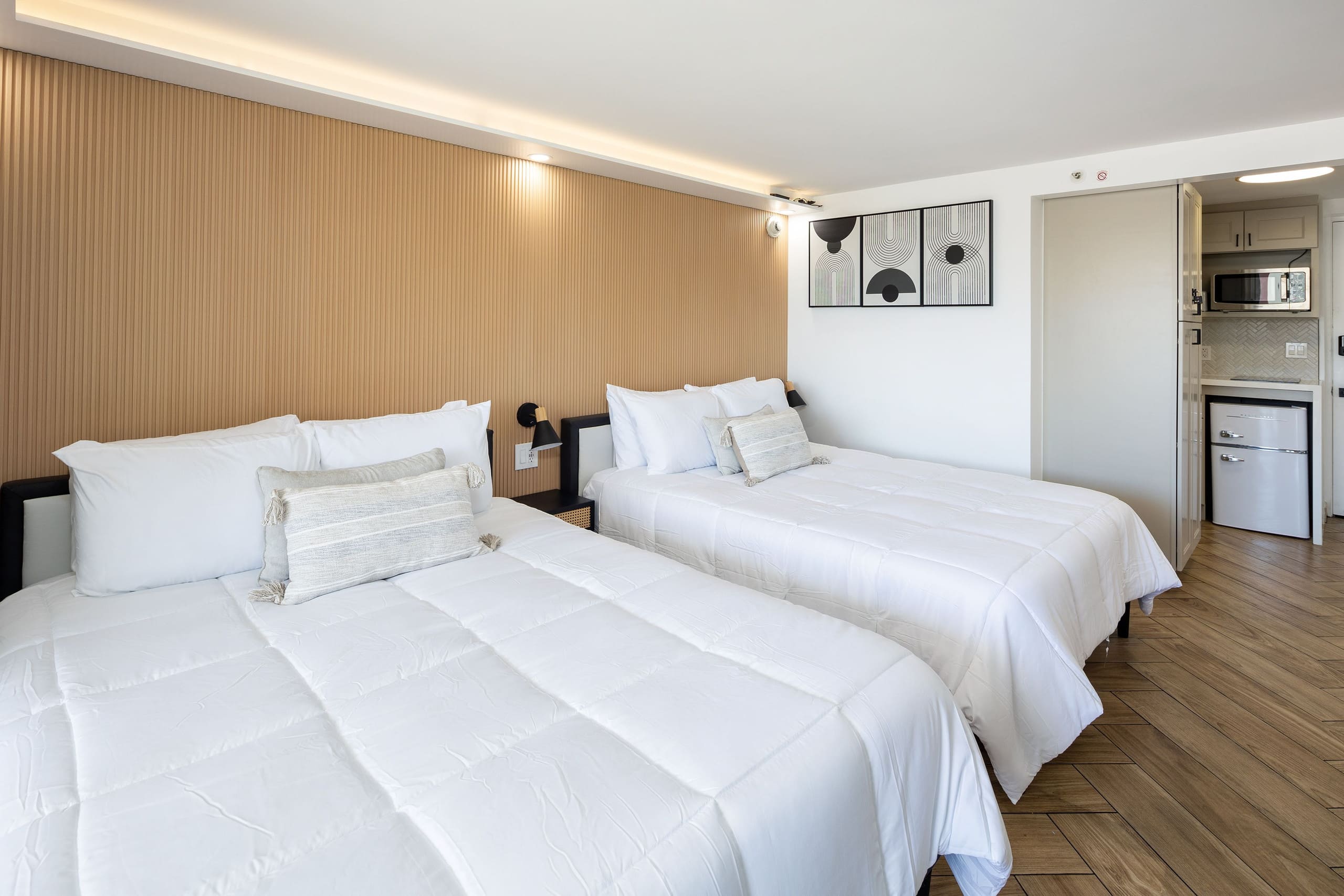 Brand New Renovated 2Queen Beds Waikiki w/Kitchen - Image 8
