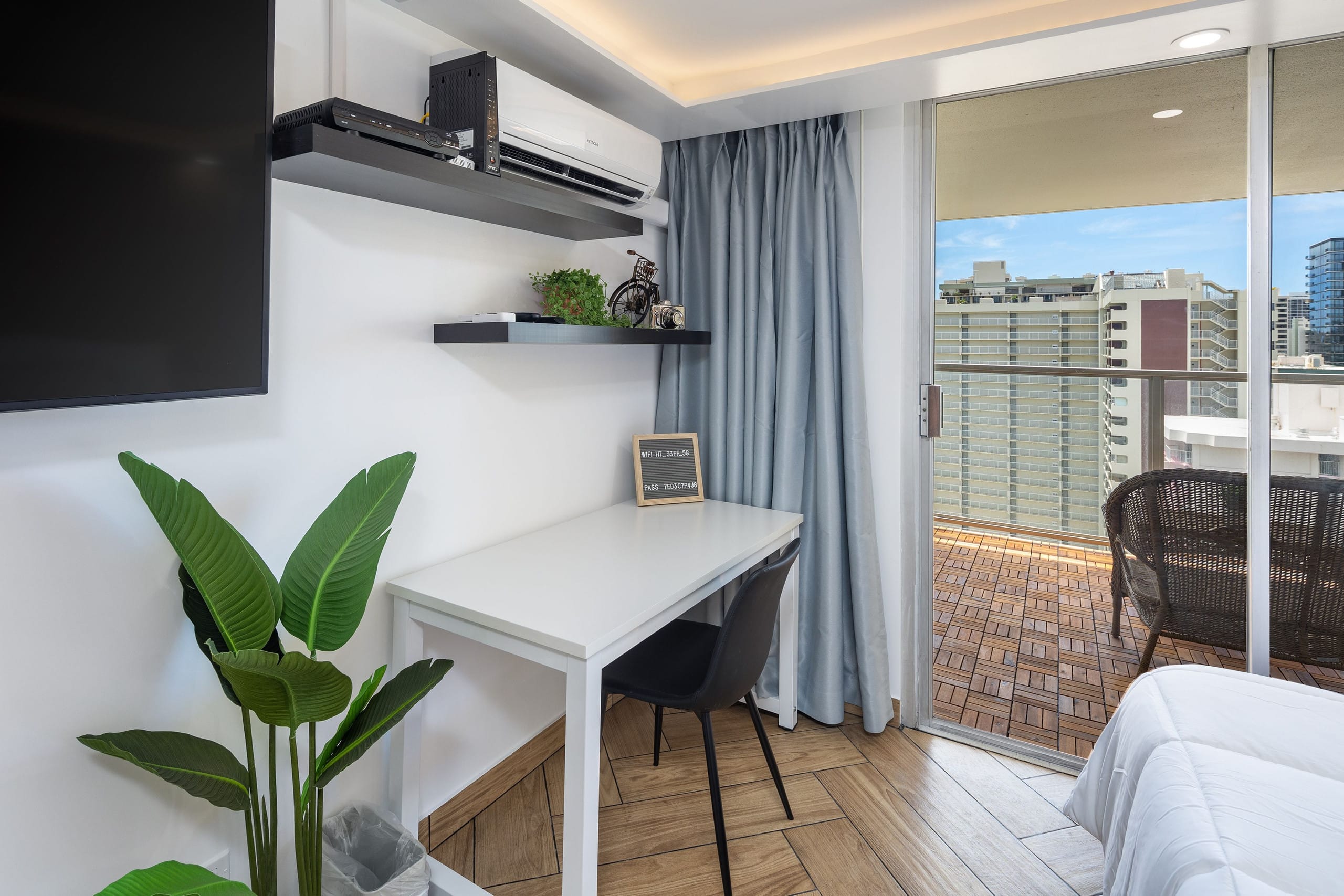 Brand New Renovated 2Queen Beds Waikiki w/Kitchen - Image 13