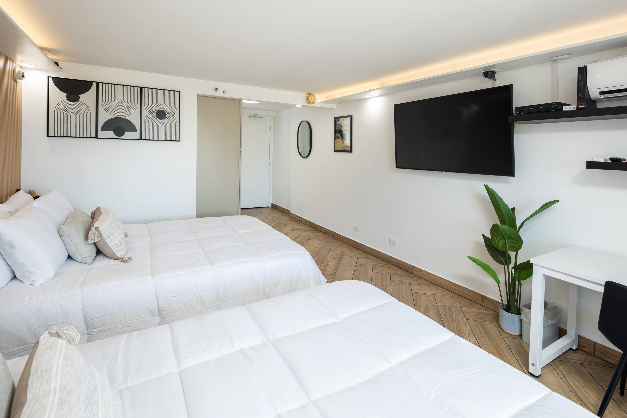 Brand New Renovated 2Queen Beds Waikiki w/Kitchen - Image 7