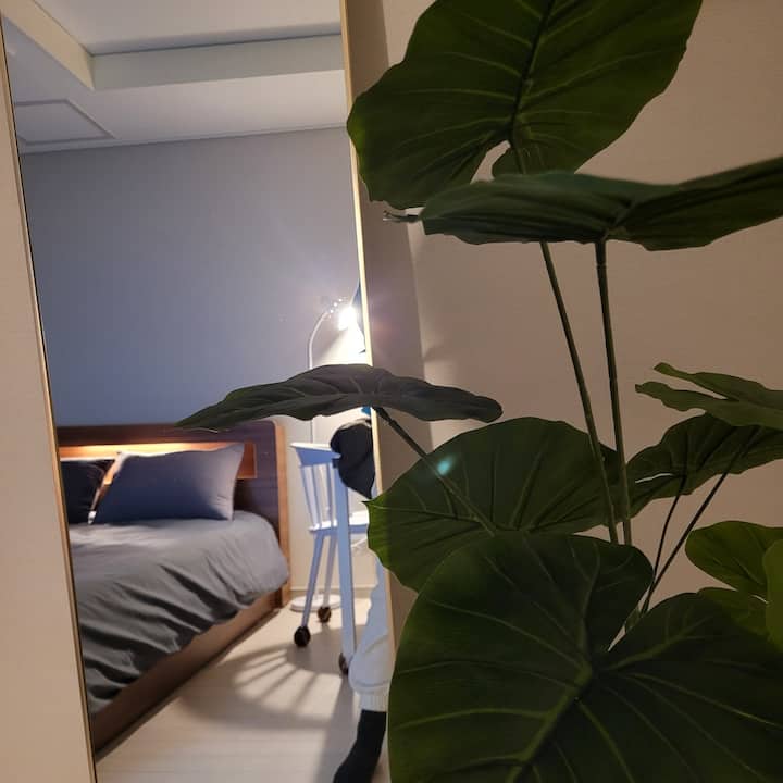 Welcome/Misa Station 30 seconds/Clean Accommodation/Long Term/Infrastructure Best/Paid Parking