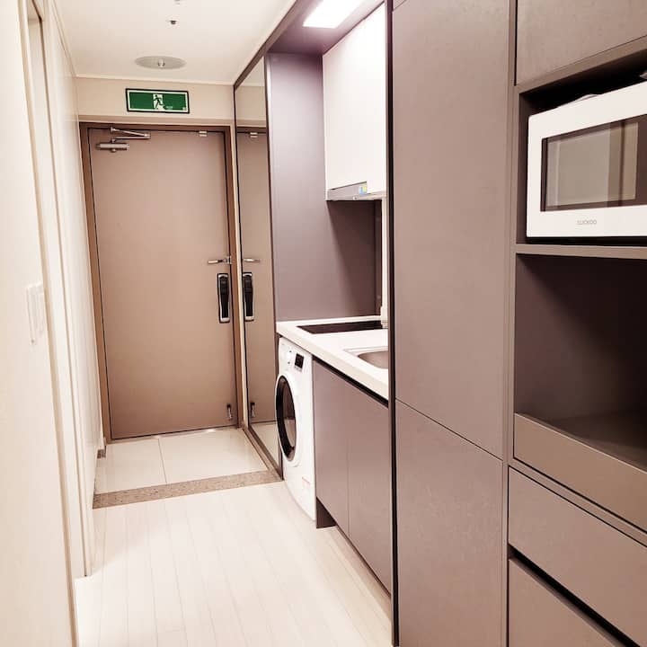 Welcome/Misa Station 30 seconds/Clean Accommodation/Long Term/Infrastructure Best/Paid Parking