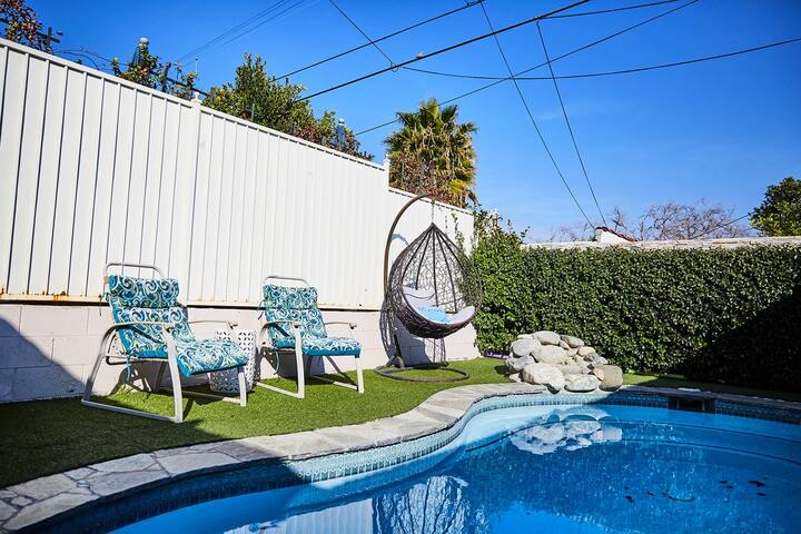 Stunning 5* Beverly Hills remodeled +pool. Safe!