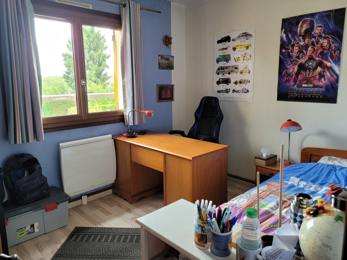 spálňa na prízemí s 90 lôžkami, výzdobou pre tínedžerov! a rezervou lego na hodiny výstavby:-)