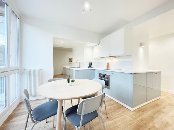3 bedroom/6 person apartment on the banks of the Seine