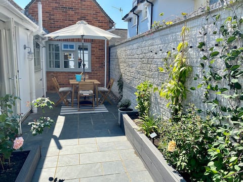 Hidden gem 2 mins to the Harbour