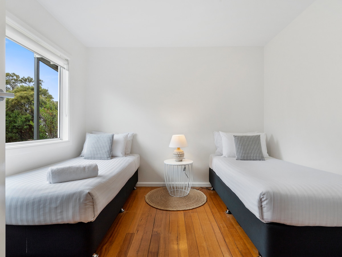 El tercer dormitorio tiene dos camas individuales.