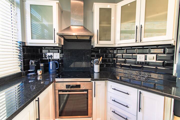 Pool Deck Apartment with Views! gallery image 4