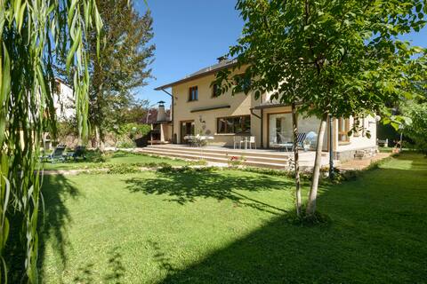 Mountain house in Jaca. Private pool.