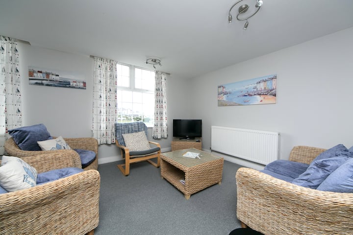 1 Bedroom + Sofa Bed In Center Of Trearddur Bay - Holyhead