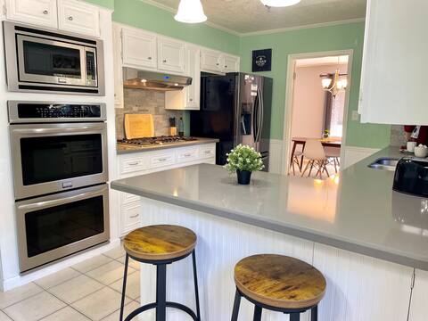 Beaumont Oasis: Pool, 3 King Beds & Relaxing Vibes
