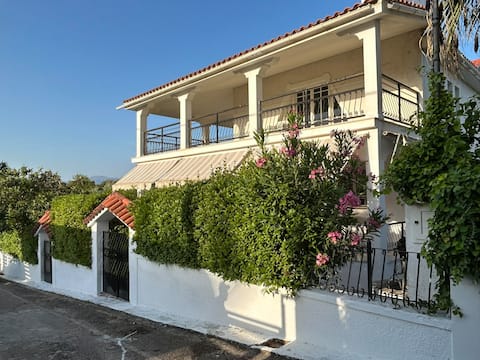 Successful Airbnb property: VACATION HOME in Δήμος Ωρωπού