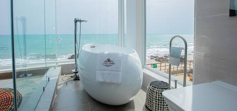 180 Degree Sea Front View | Free Wi-Fi