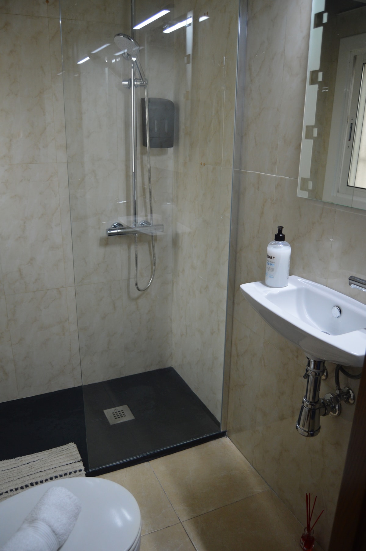 Bathroom at Tarraco Experience in Tarragona