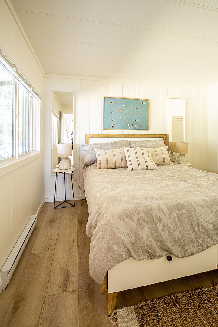 Починете си главата тук в това двойно легло с чисто нов матрак Дъглас