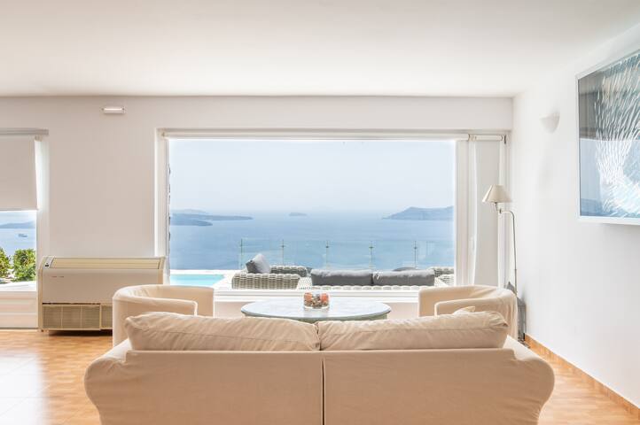 Private Pool suite with unlimited Caldera seaview gallery image 3