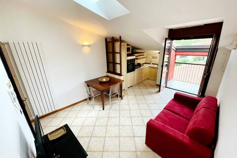 Apartment Steps Away from Metro, Free Parking
