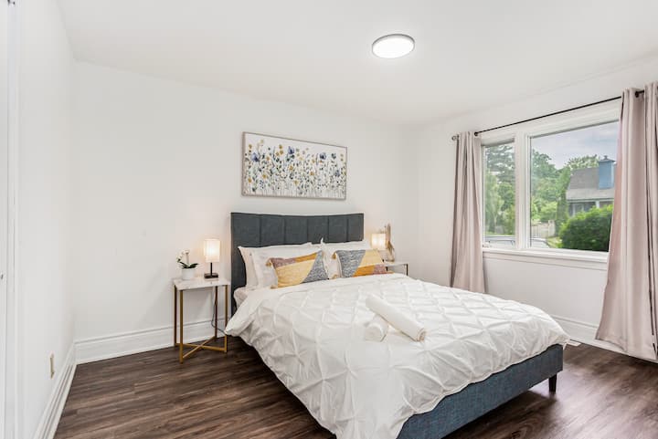 Per i nostri piccoli ospiti, mettiamo a disposizione sia un box che un seggiolone.