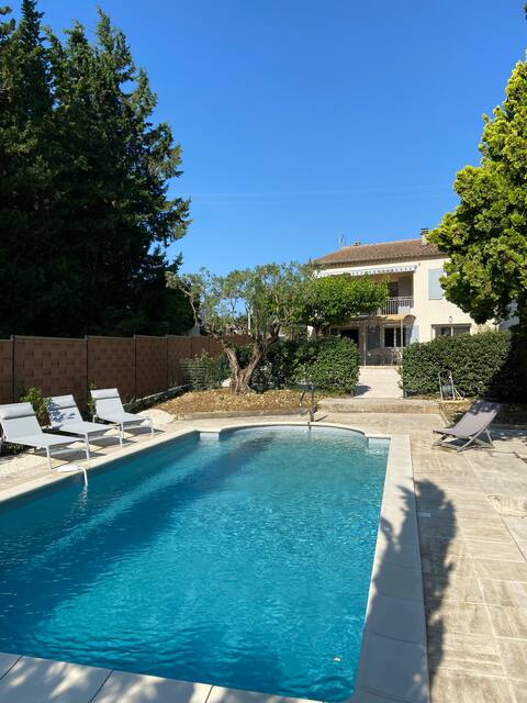 "At the end of the trail" cottage with swimming pool