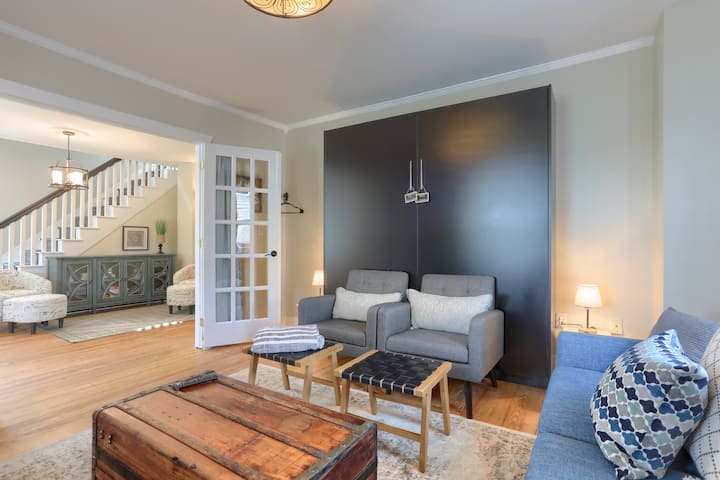 Formal Living Room Showing Pull-Down Queen Murphy Bed

Living Room Converts To A Queen Bedroom!