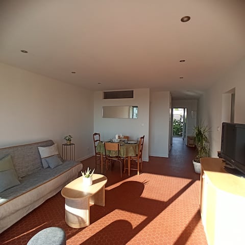 Successful Airbnb property: 45 m2 apartment, beach, port, beautiful weather in Saint Cyprien