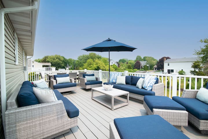 Coastal Vibes – Includes Beach Pass gallery image 2