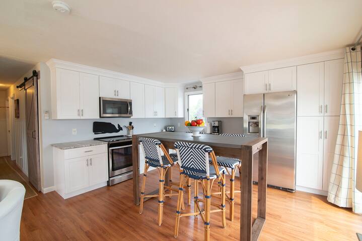 Coastal Vibes – Includes Beach Pass gallery image 4