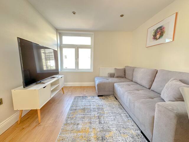 Two Bedroom in Camden Town gallery image 5