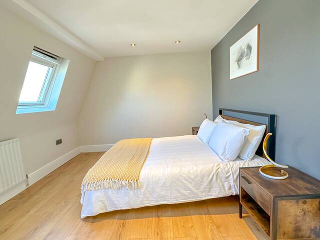 Two Bedroom in Camden Town gallery image 4