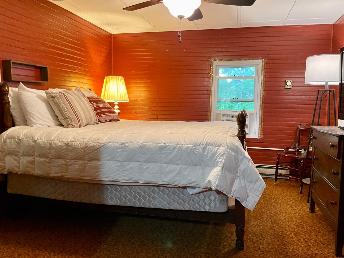 Master bedroom, queen bed, connects to the screened in porch. 2nd floor