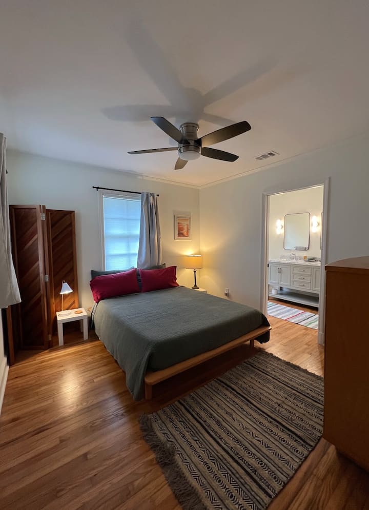 Chumba #1 na bafu ya chumbani 