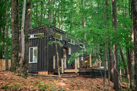 The Underwood Tiny House - with private hotub