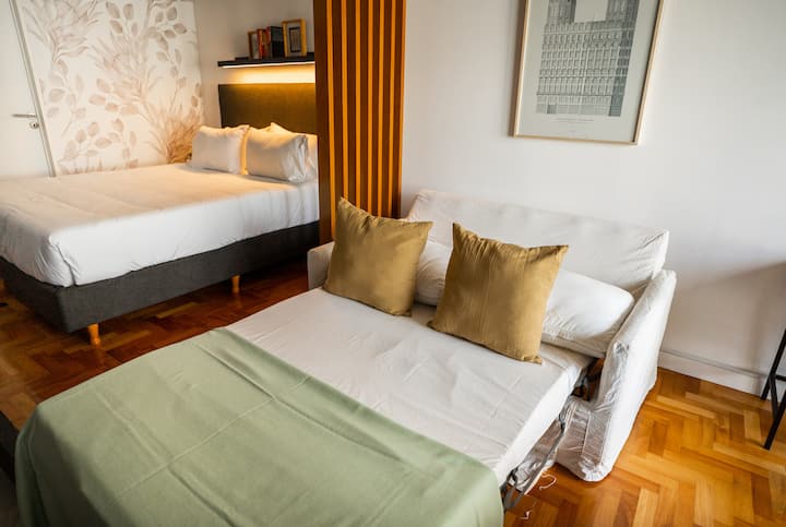 Kitnet em Palermo Hollywood com varanda e vaga de garagem