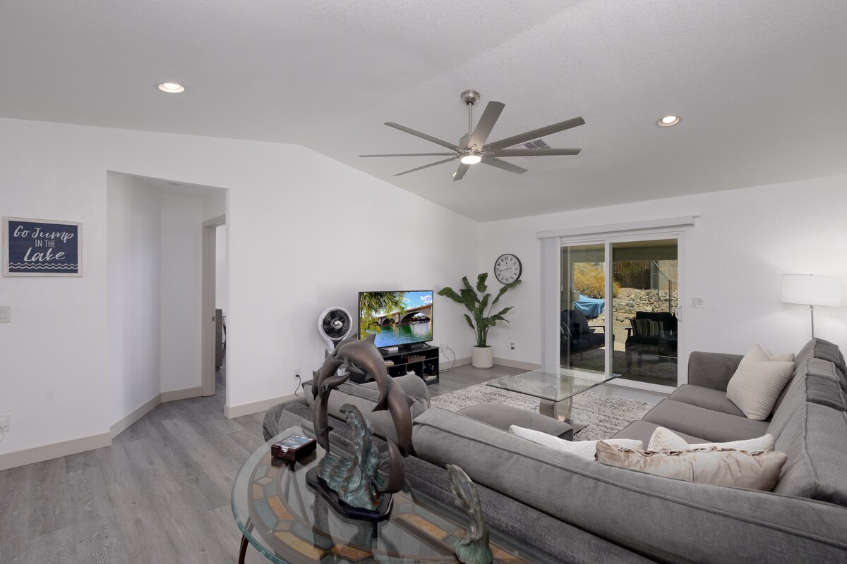 Top Airbnb: Lake House, Putting Green- Pool Access and Views! in Lake Havasu City