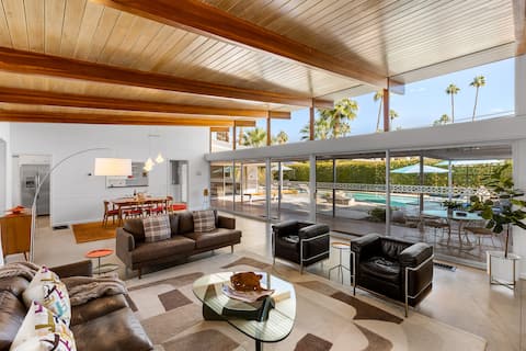 Top Airbnb: Deepwell Mid Century Classic in Palm Springs