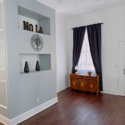 The Luxurious French Quarter Home. gallery image 4