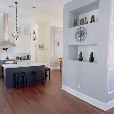 The Luxurious French Quarter Home. gallery image 5