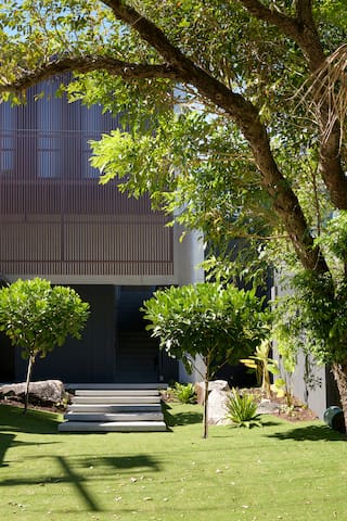 Eagles Nest – 400m to beach, heated pool, sea view gallery image 2