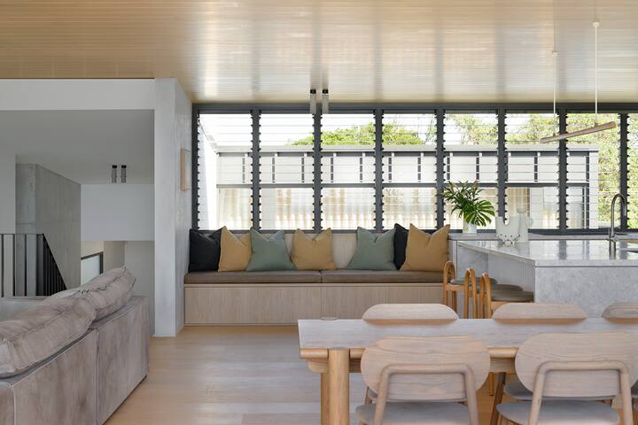 Eagles Nest – 400m to beach, heated pool, sea view gallery image 5