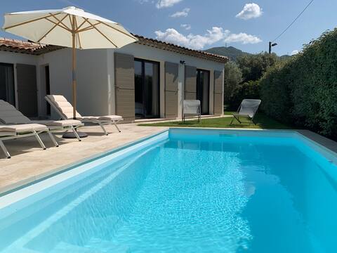 house and private pool for 6 people.