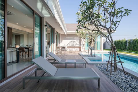 Soothing 3-Bedroom Private Pool Villa & Pool View