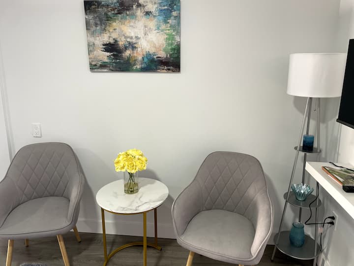 Ac Equipped Cozy And Spacious Studio - Surrey, BC