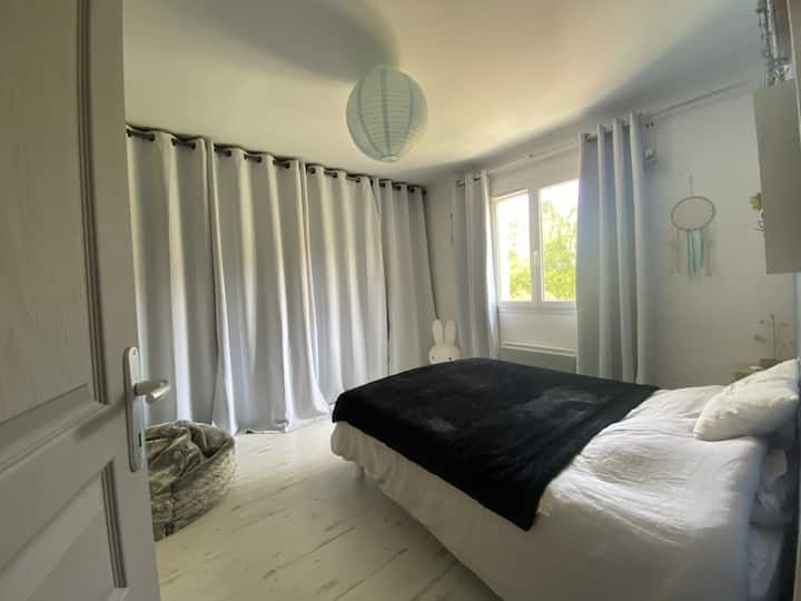 Habitación N°2 cama doble 140x 190 con armario