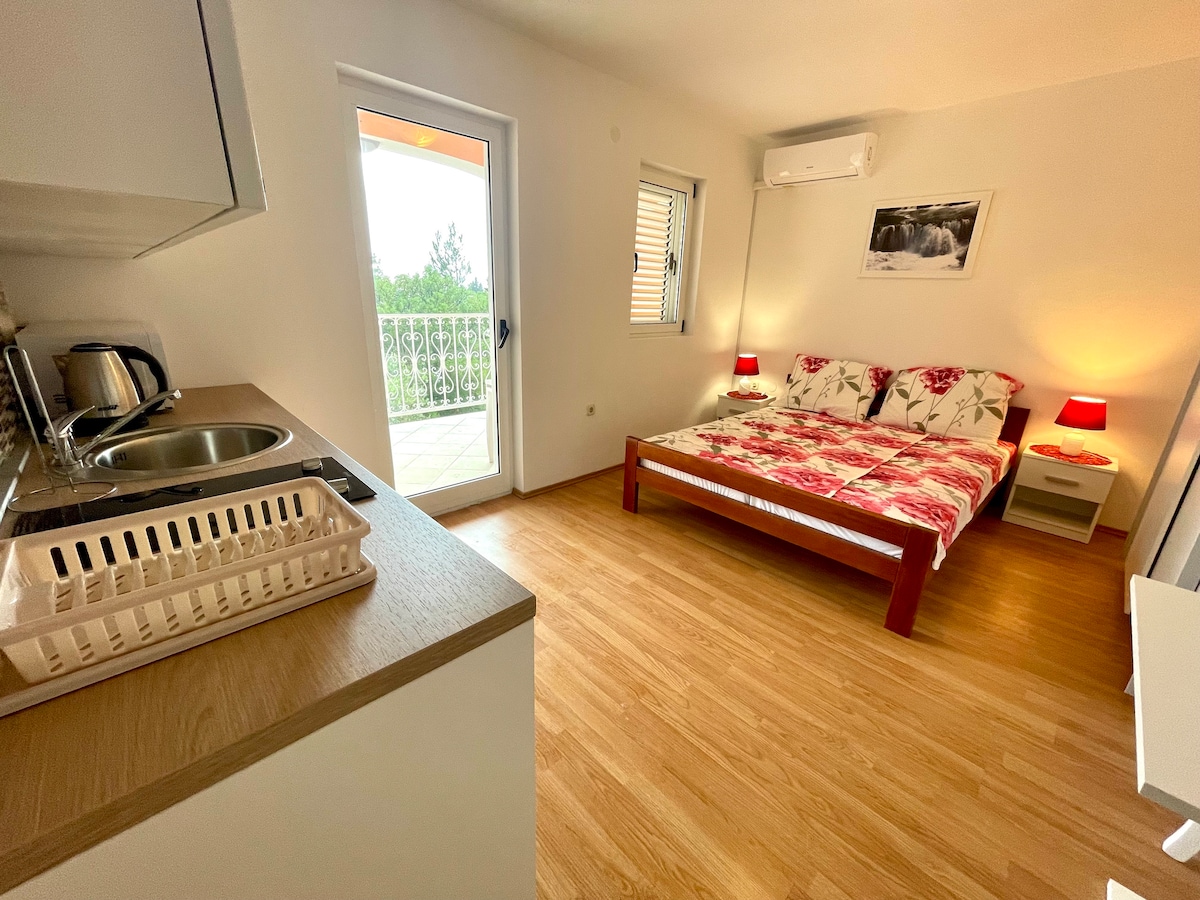 Studio Apartment Julie 6