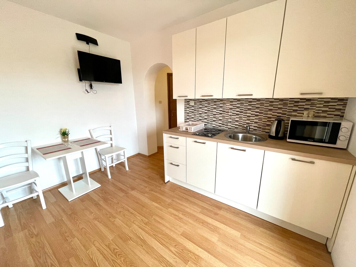 Studio Apartment Julie 6