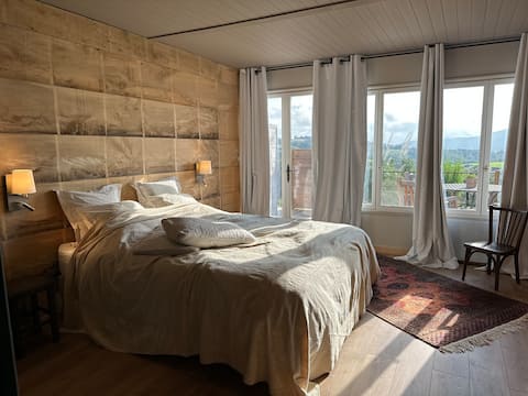 Whitman Suite - A Modern Suite With Mountain Views