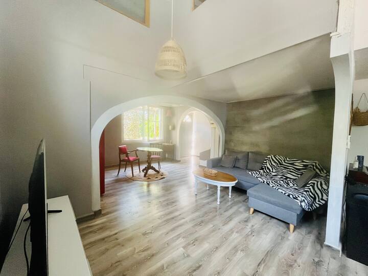 Delightful Apartment/House, Close to Castle