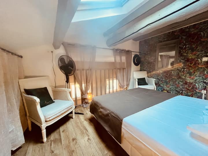 Delightful Apartment/House, Close to Castle