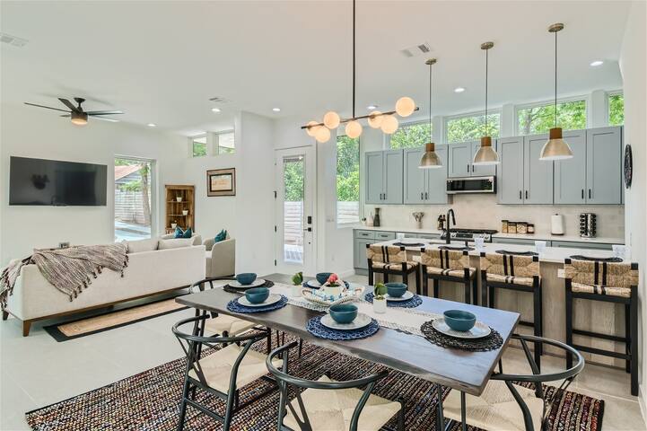 High-End 7 BDRM I Downtown Austin I Pool/Clubhouse gallery image 5